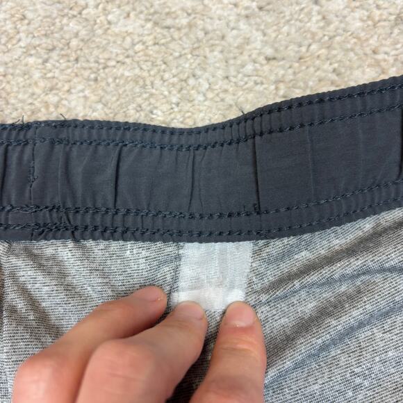 Vuori 7" Shorts Mens Size 38 Gray Striped Lined Kore Hybrid Athletic - Picture 5 of 9